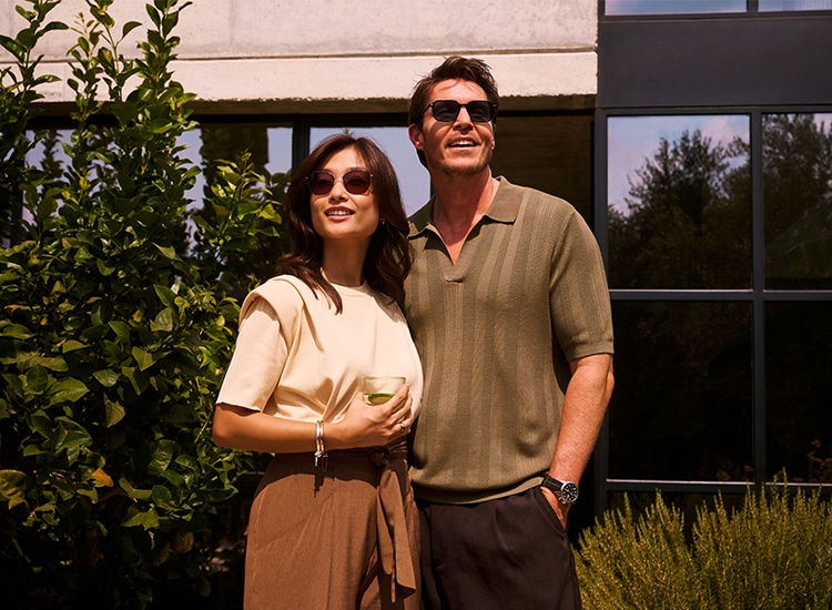 Pareja con lentes ColorMatic® 